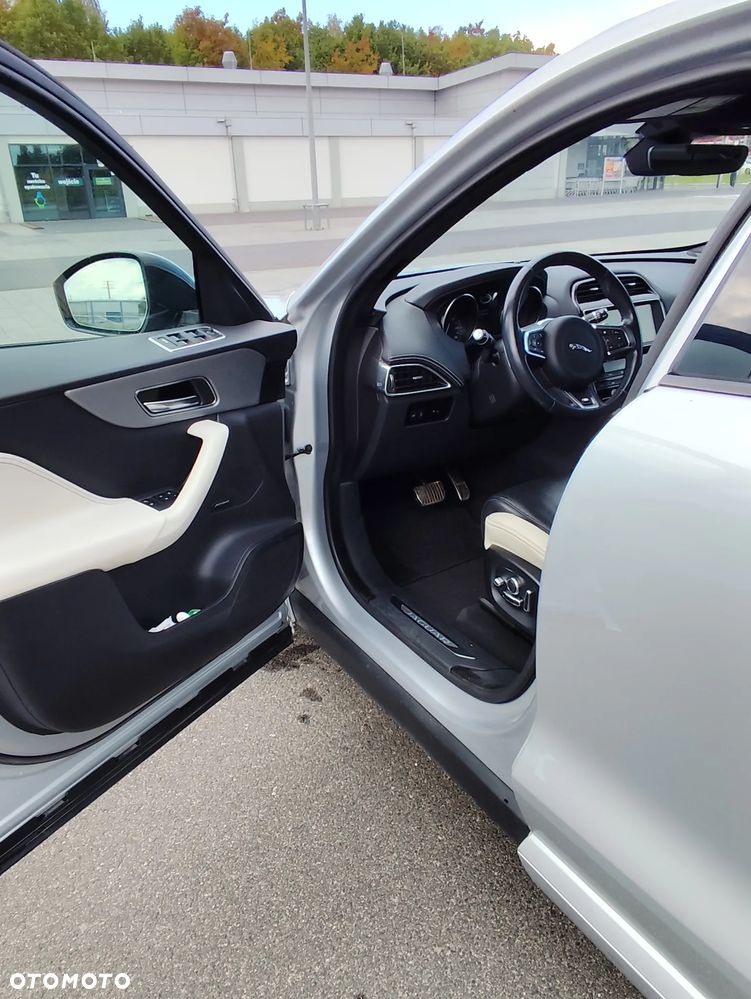 Jaguar F-Pace - 11