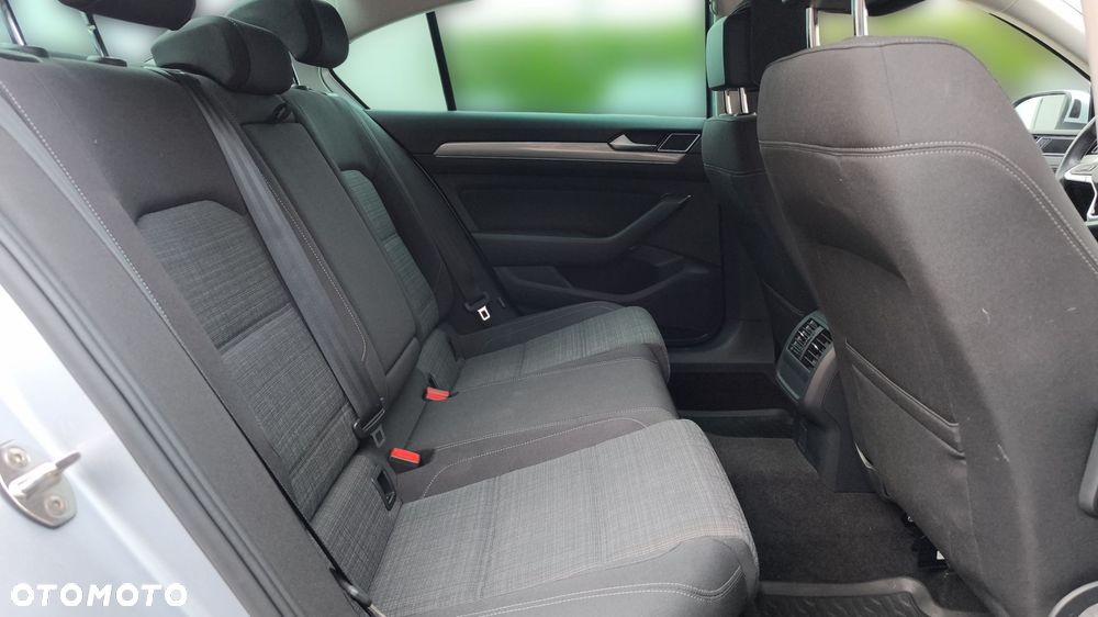 Volkswagen Passat 2.0 TDI EVO Business DSG - 10