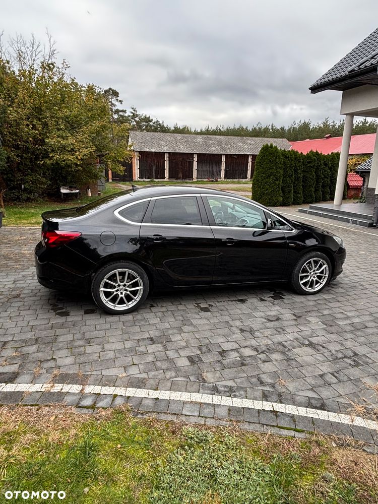 Opel Astra 2017 photo 2