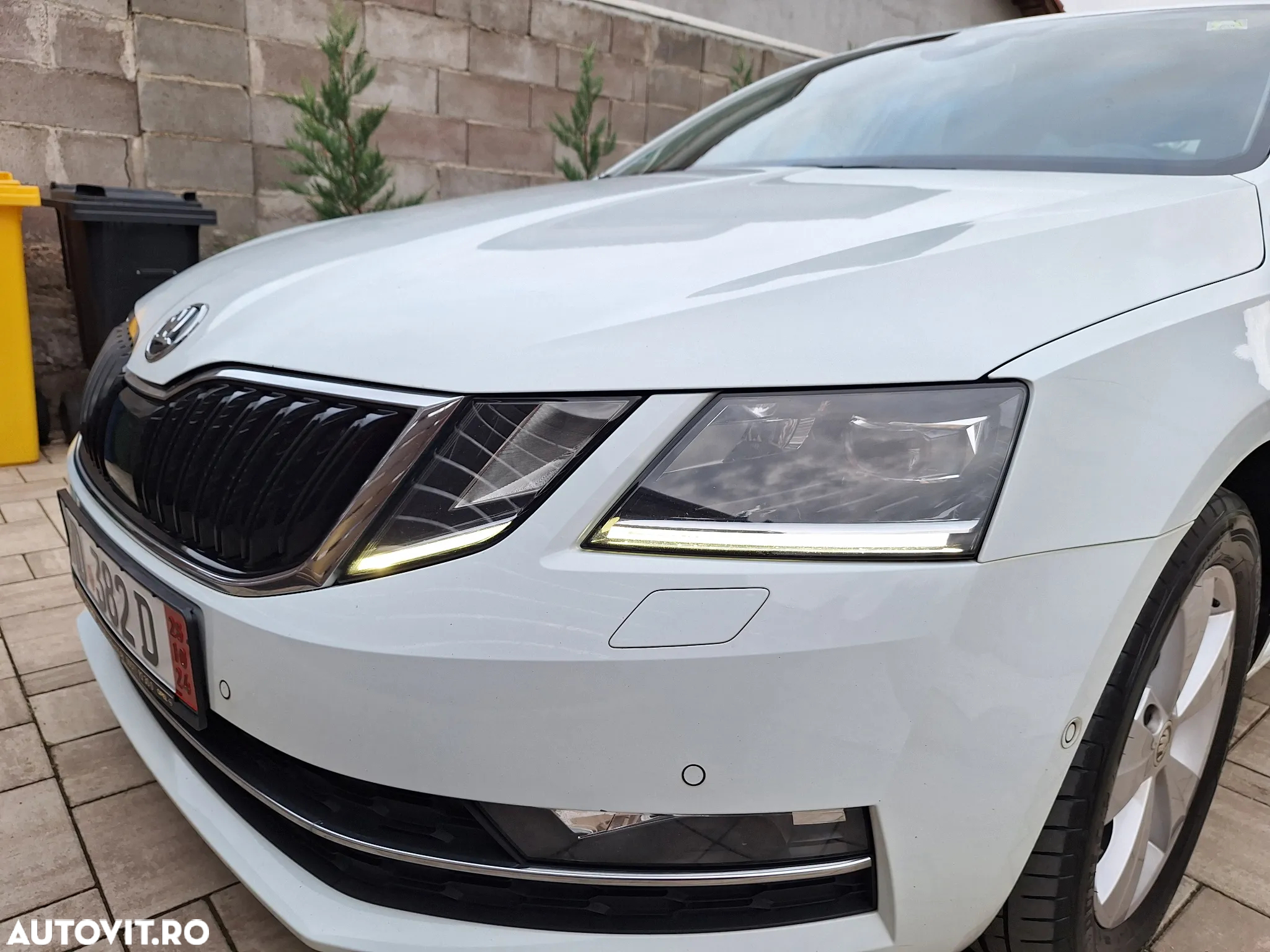 Skoda Octavia Combi 1.6 TDI DSG Style - 10
