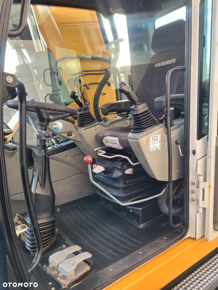 Liebherr A914 compact / ROTOTILT ze szczypcami / SUPER STAN / - 18