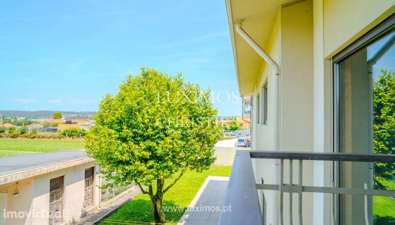 Moradia independente com amplo jardim à venda na Maia - Grande imagem: 2/22