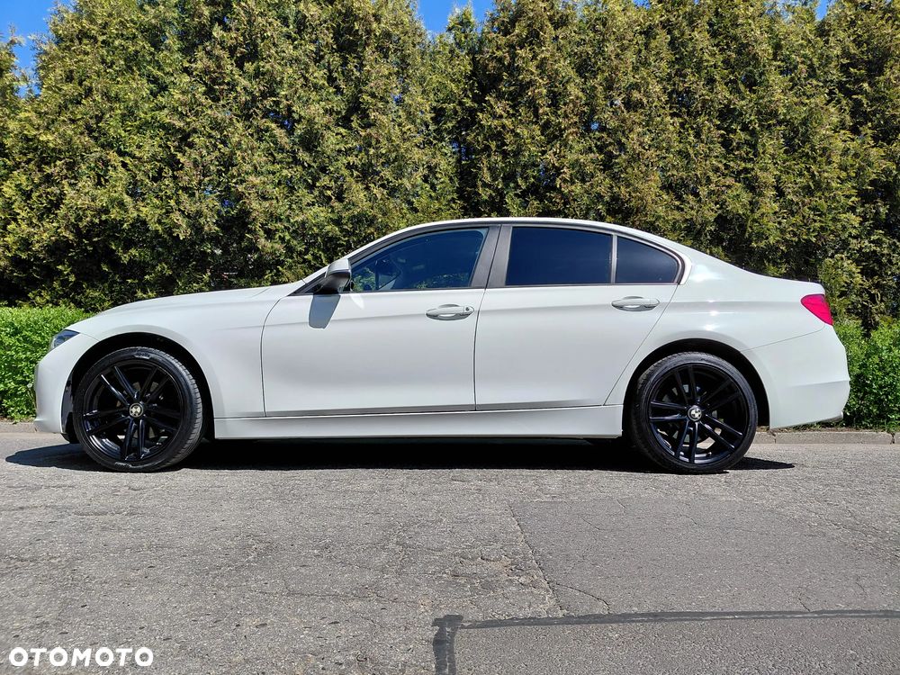 BMW Seria 3 320i Sport Line - 6