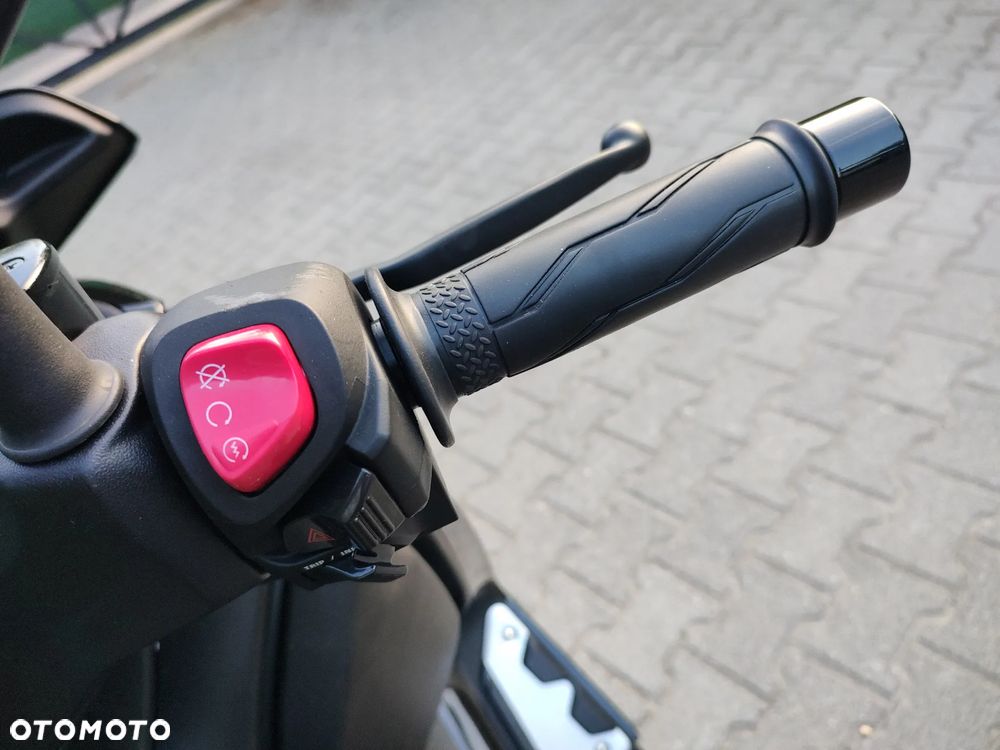 Yamaha X-max - 5