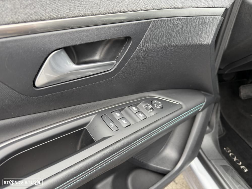 Peugeot 3008 1.2 PureTech Allure Pack EAT8 - 17