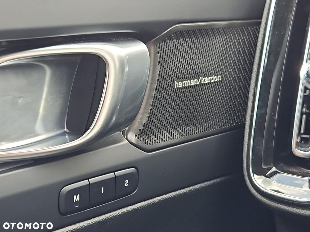 Volvo XC 40 B3 Plus Dark - 28