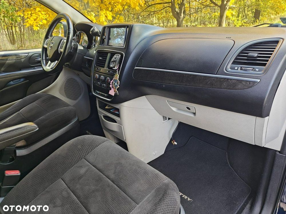 Dodge Grand Caravan - 13