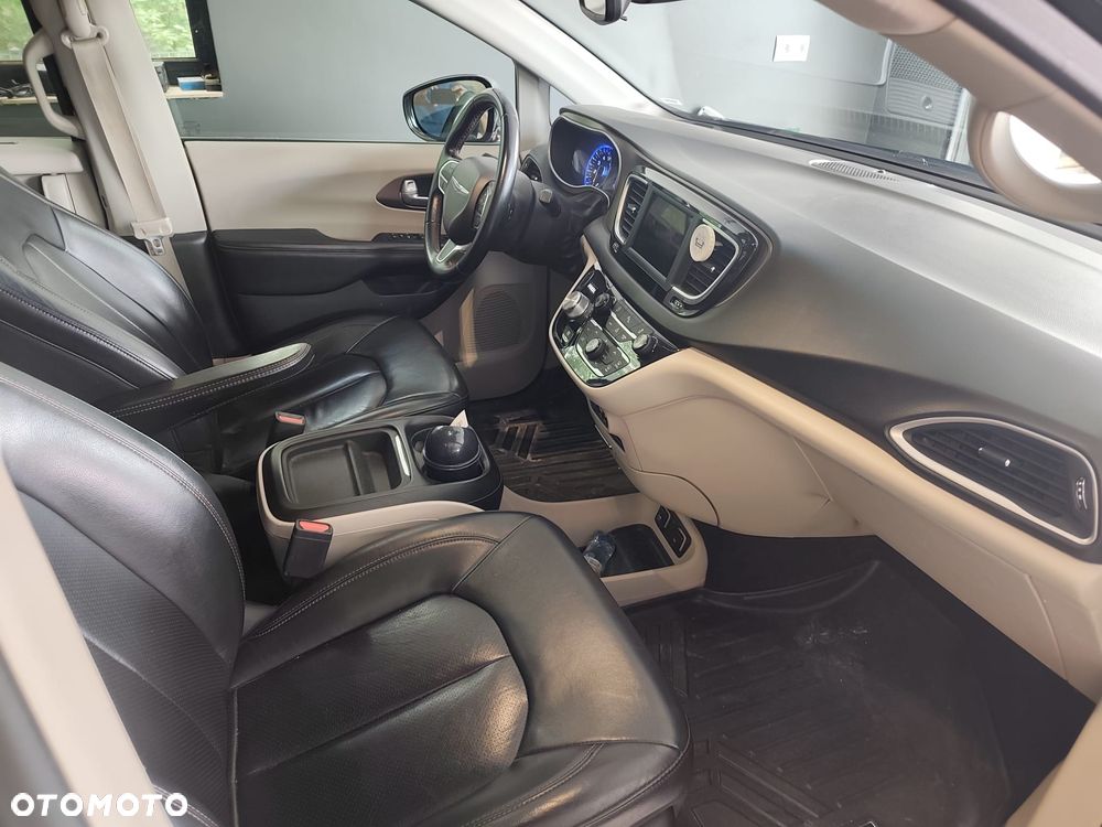 Chrysler Pacifica - 15