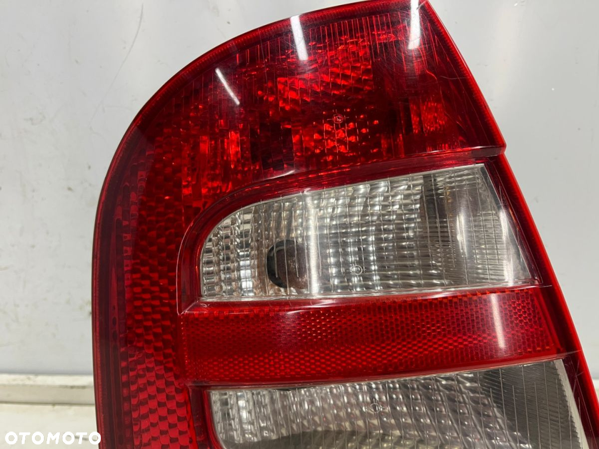 Lampa Skoda Fabia I 6y HB 99-08r. LEWA tylna w błotnik EUROPA EU oryginalna lewy tył 6y6945095b - 4
