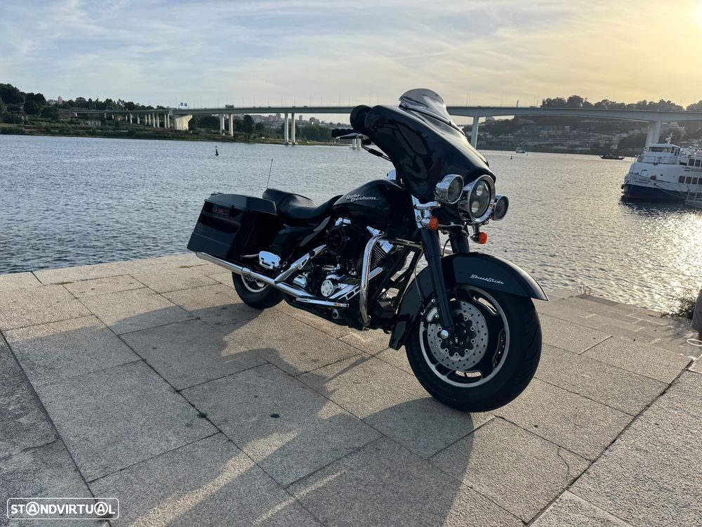 Harley-Davidson Street Street Glide - 1