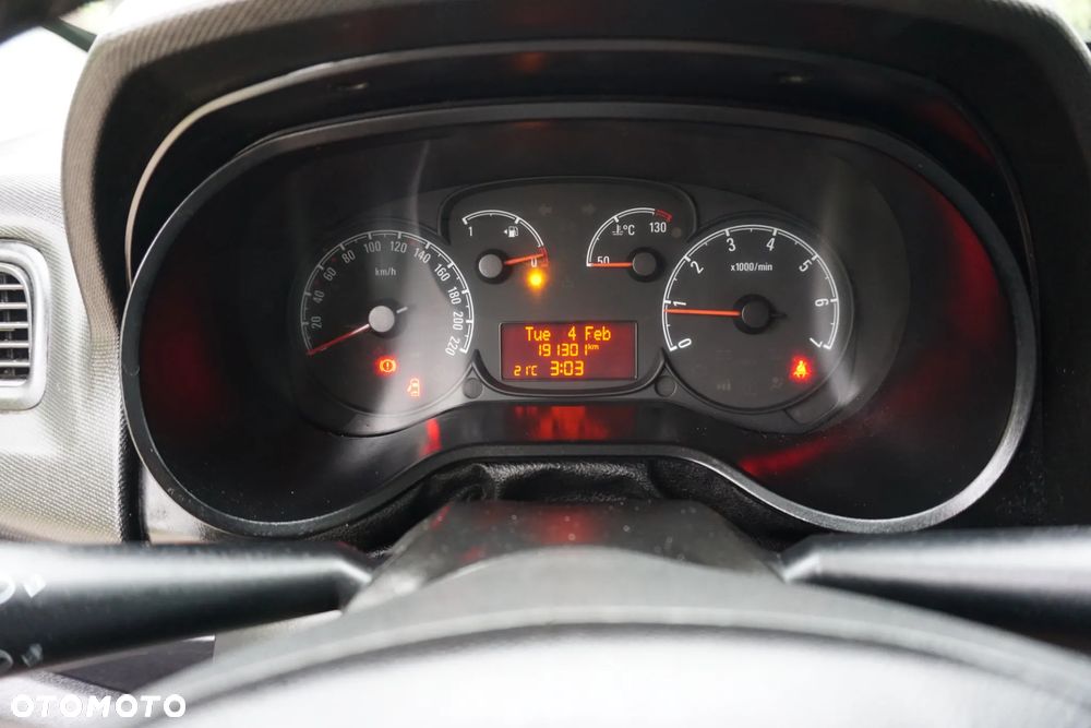 Opel COMBO - 19