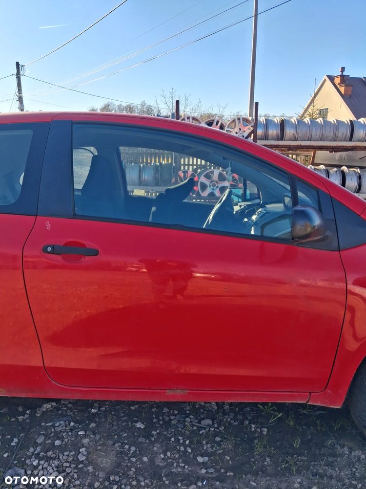 Toyota Yaris II 06 drzwi prawe 3P0