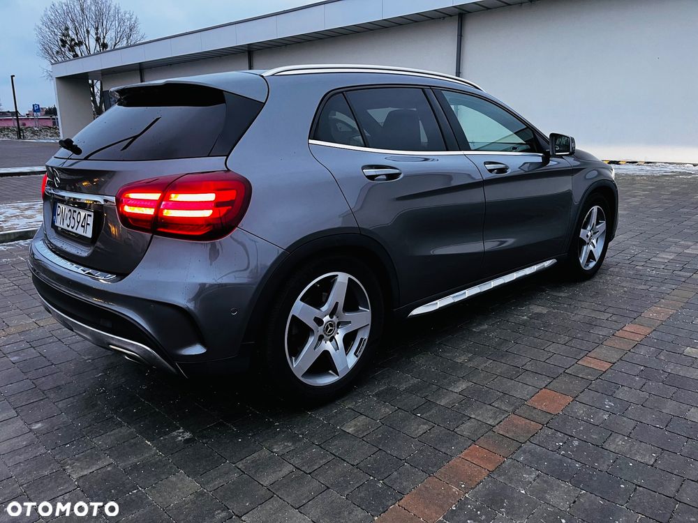 Mercedes-Benz GLA 180 7G-DCT AMG Line - 23