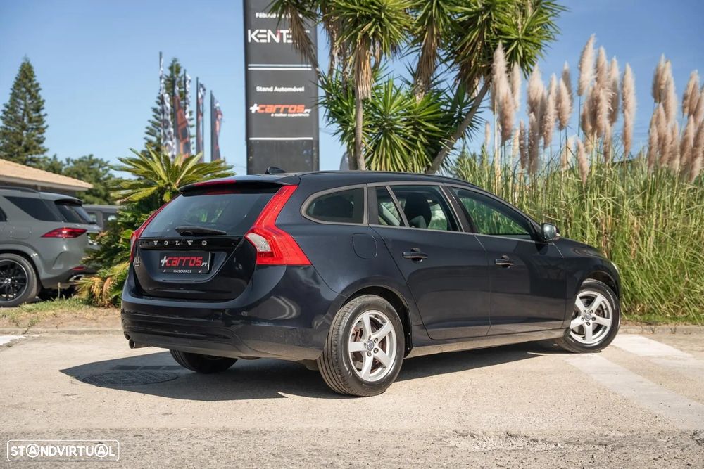 Volvo V60 2.0 D2 Momentum - 8