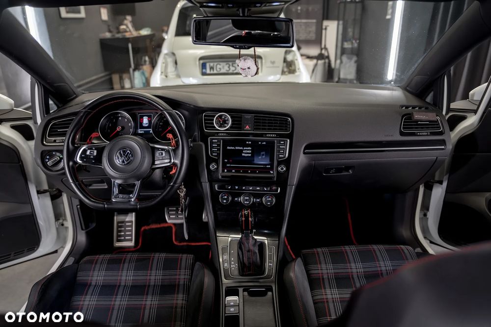 Volkswagen Golf GTI (BlueMotion Technology) DSG Performance - 21