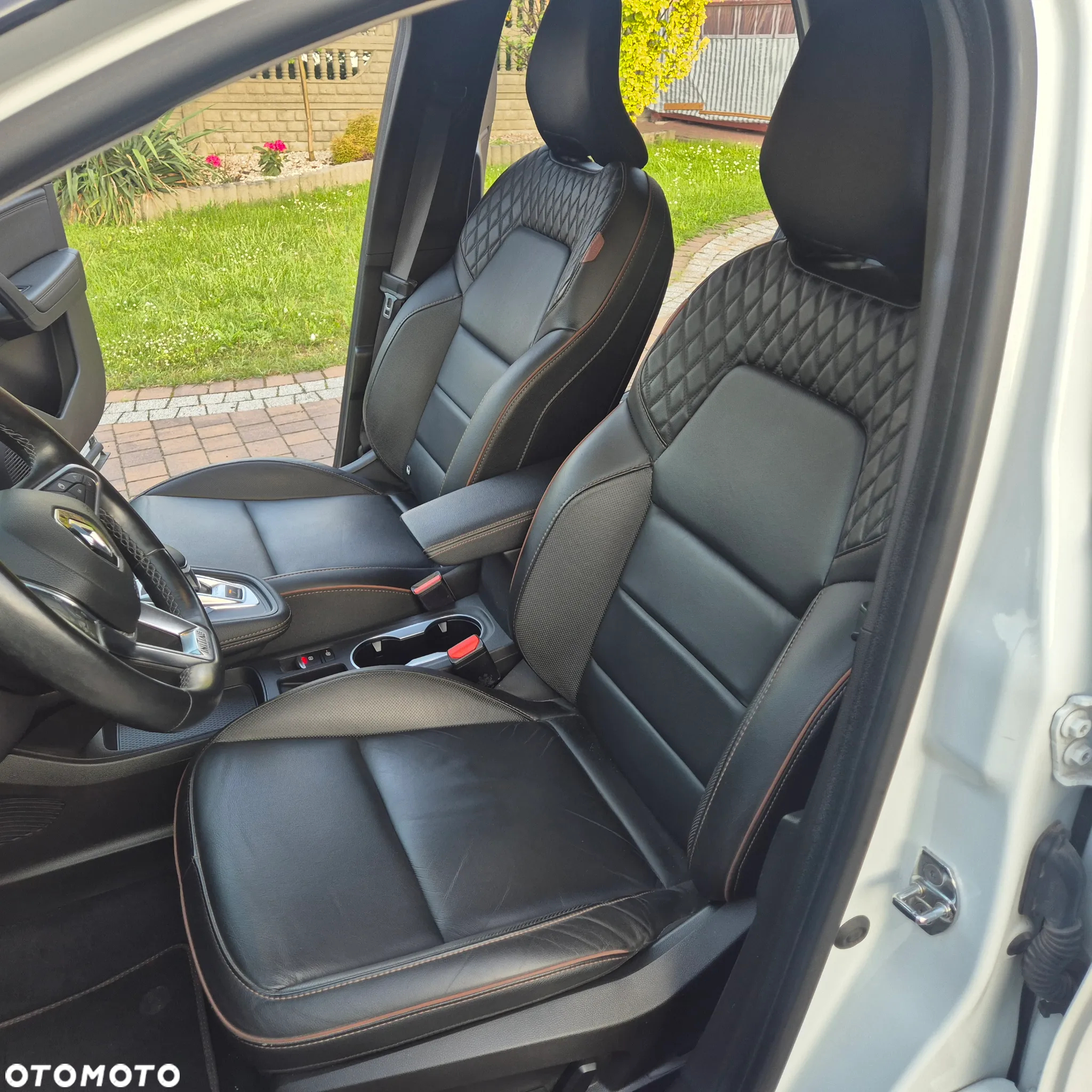 Renault Captur E-TECH PLUG-in 160 INITIALE PARIS - 12