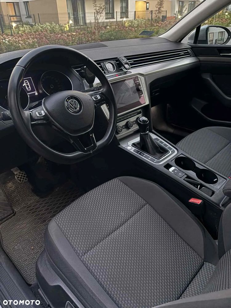 Volkswagen Passat 1.4 TSI BMT Trendline - 19