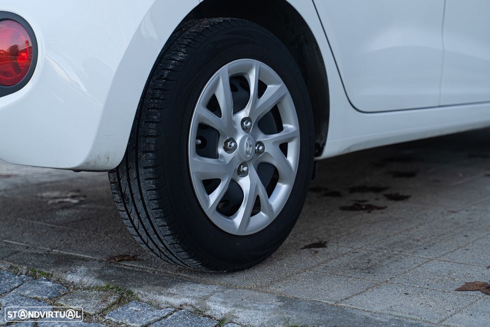 Hyundai i10 1.2 YES! Silver - 12