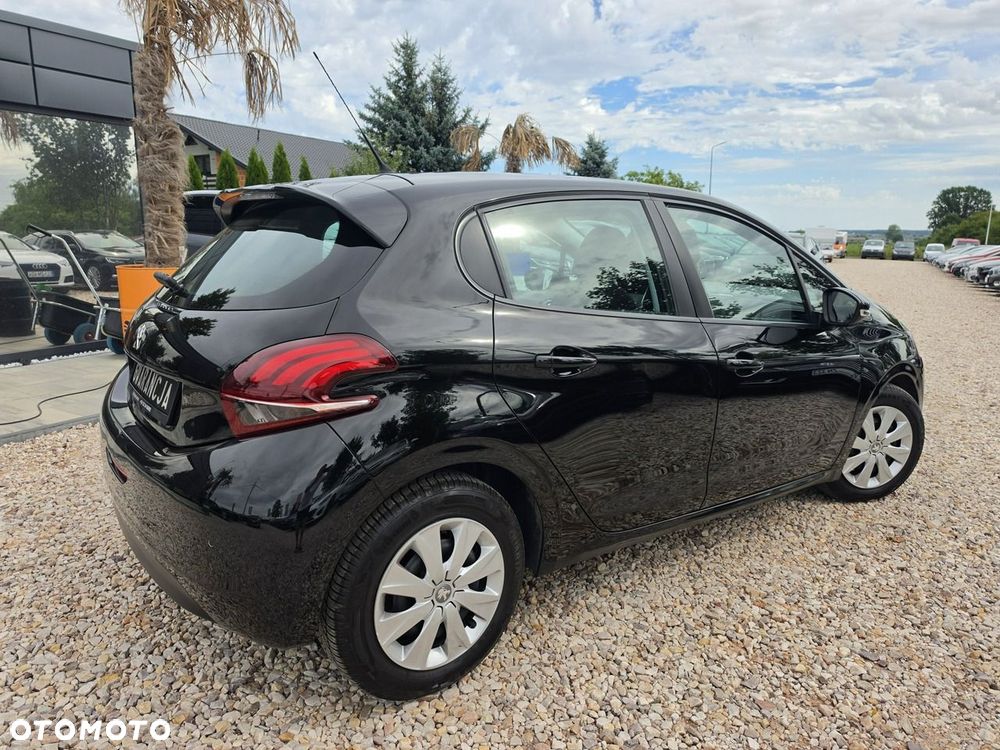 Peugeot 208 - 13