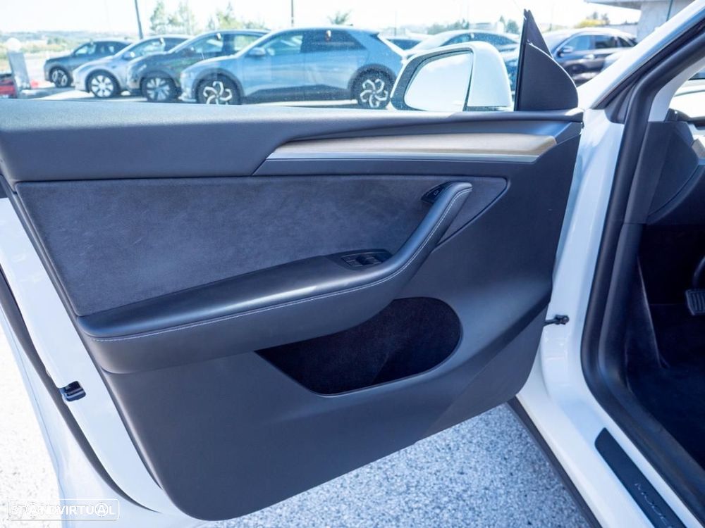 Tesla Model Y Standard - 24