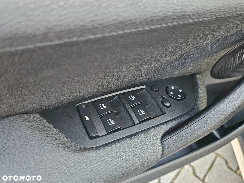 BMW X1 sDrive18i - 31