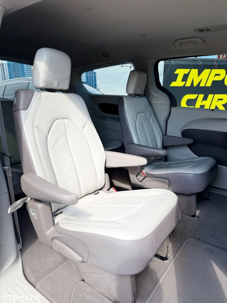 Chrysler Pacifica - 22