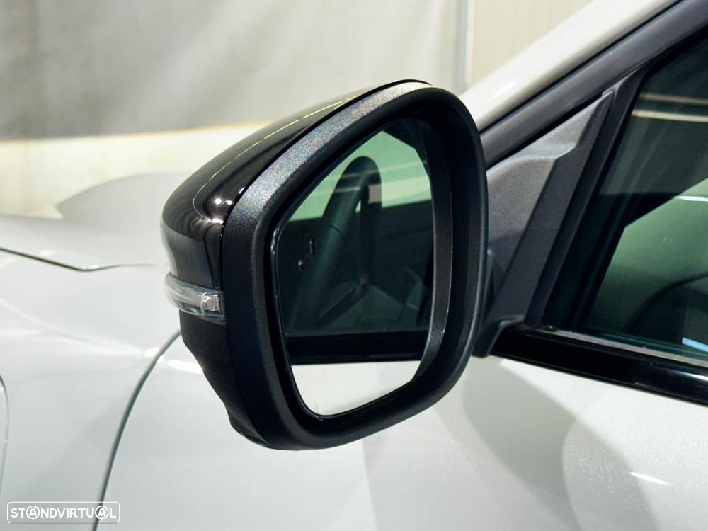 Ford Mustang Mach-E AWD PREMIUM - 17