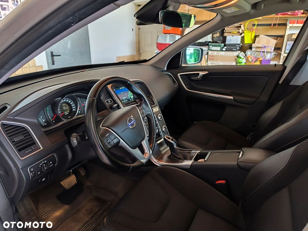 Volvo XC 60 D4 AWD Momentum - 9