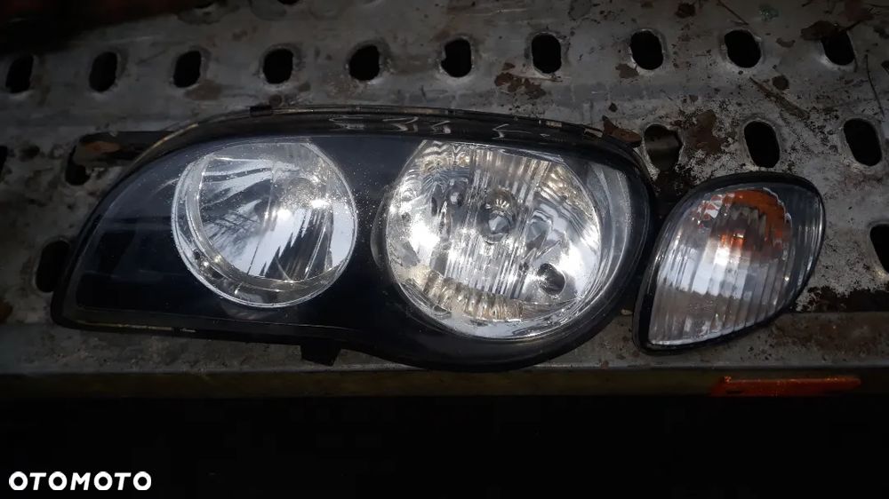 Lampa reflektor  lewy prawy Toyota Corolla e11 Lift   Europa - 1