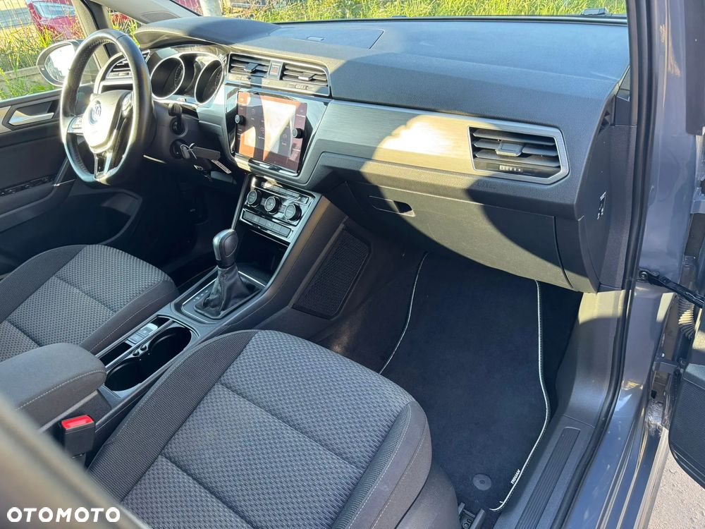 Volkswagen Touran - 29