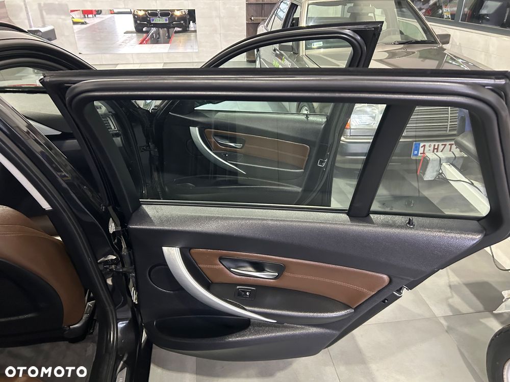 BMW Seria 3 320d - 29