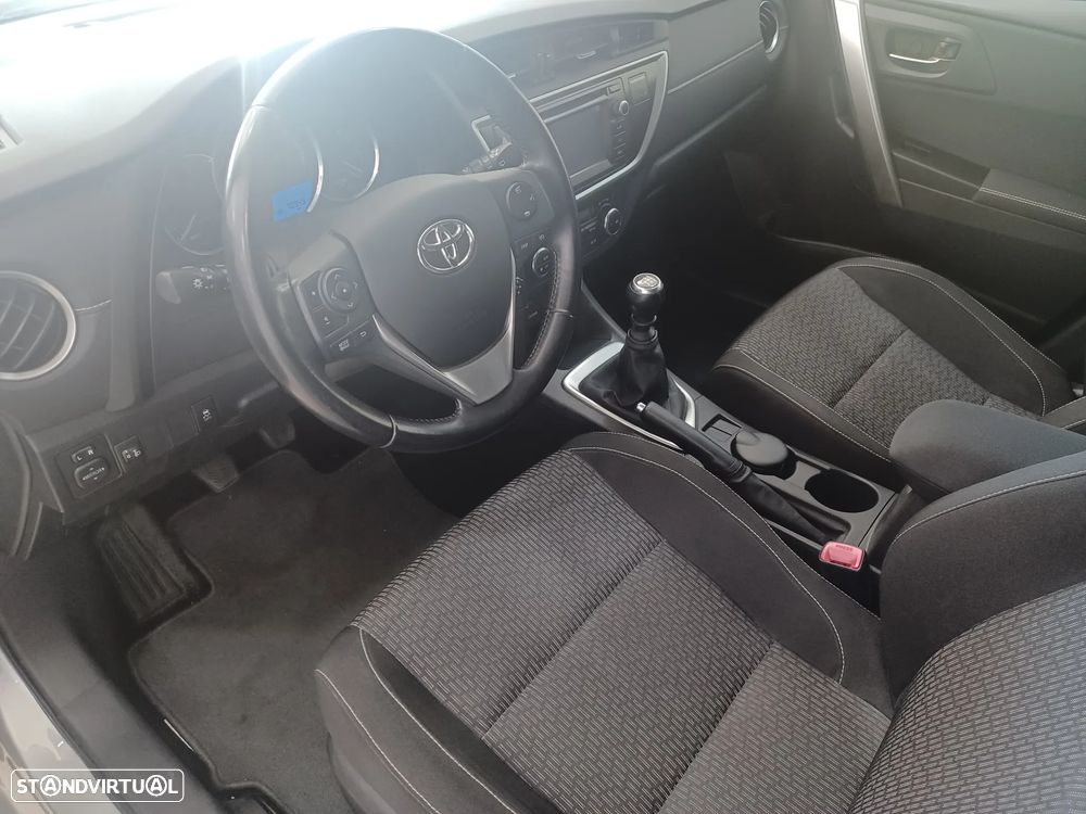 Toyota Auris 1.6 Valvematic Edition - 11