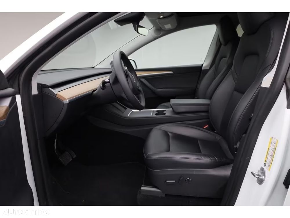 Tesla Model Y AWD Performance - 5