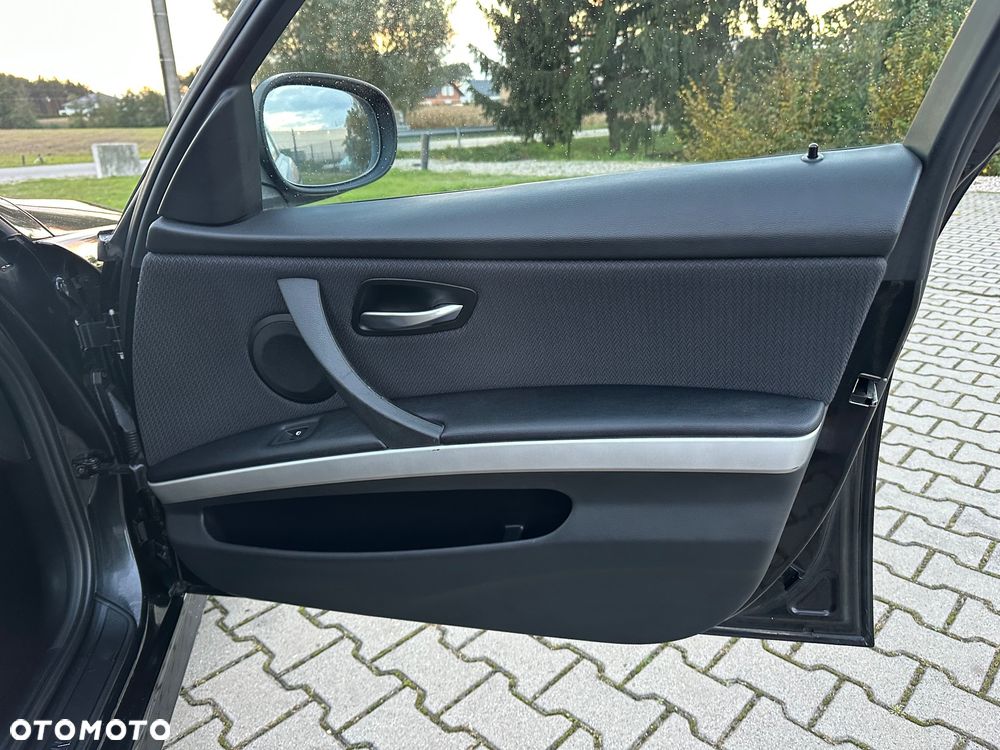 BMW Seria 3 320i Edition Exclusive - 11