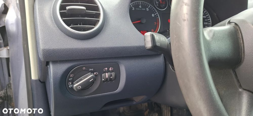 Audi A3 3-drzwiowe 1.6 Ambiente - 31