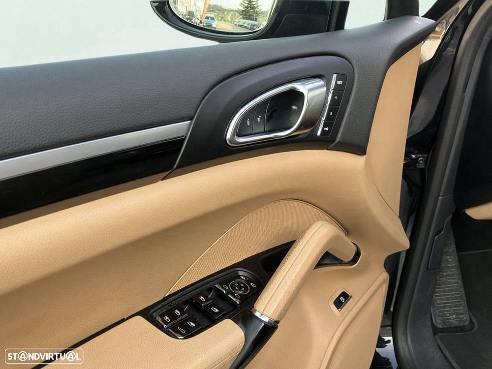 Porsche Cayenne - 21