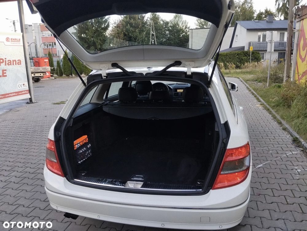 Mercedes-Benz Klasa C 180 T Kompressor BlueEFFICIENCY Avantgarde - 6