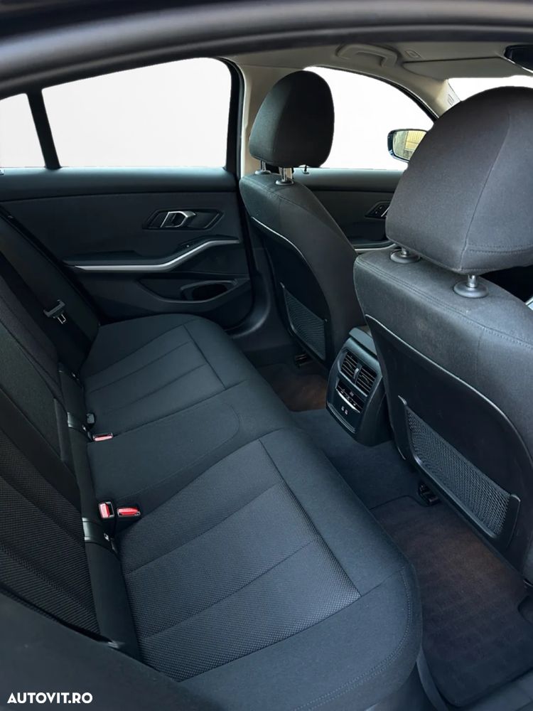 BMW Seria 3 318i AT - 10