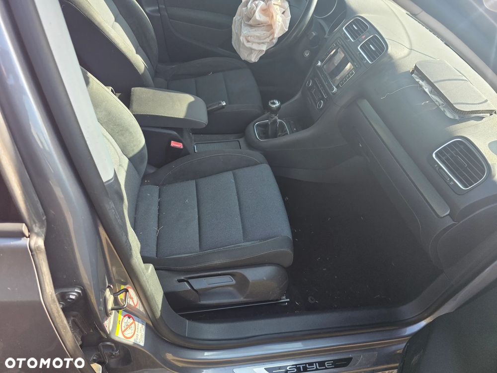 Volkswagen Golf - 16