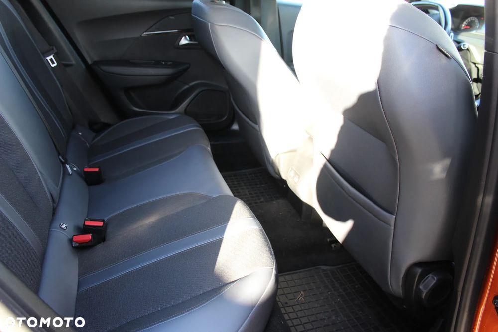 Peugeot 2008 1.2 PureTech Allure S&S EAT8 - 11