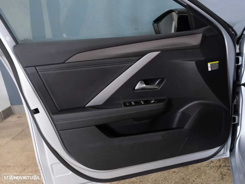 Opel Astra 1.2 T GS Line Aut. - 14