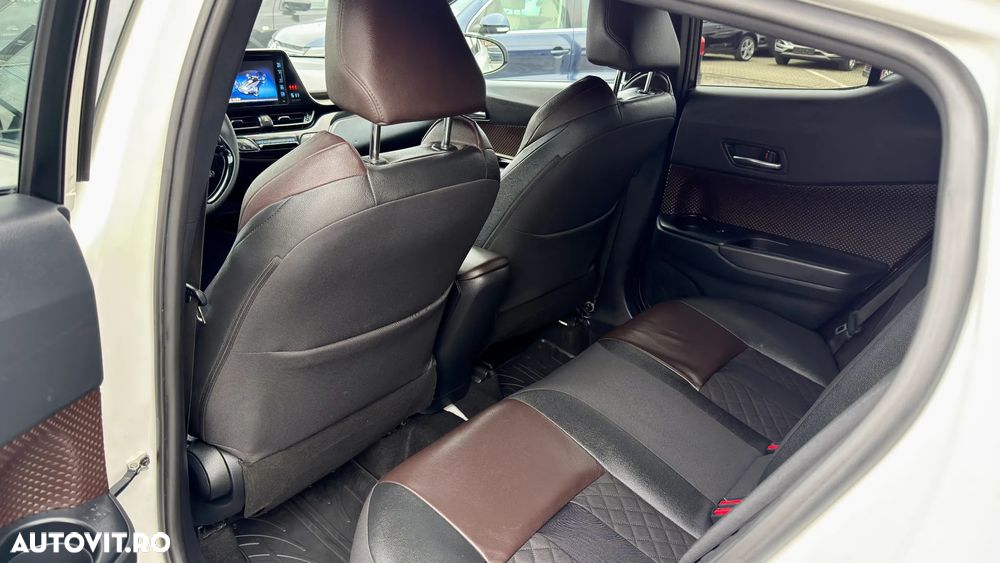 Toyota C-HR Hybrid Lounge - 11