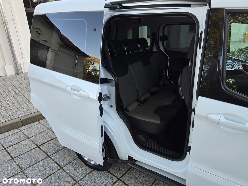Ford Tourneo Courier 1.5 TDCi Titanium - 31