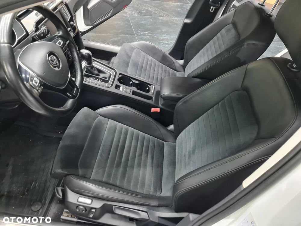Volkswagen Passat Variant 2.0 TDI SCR 4Motion DSG Highline - 24