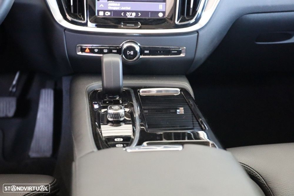 Volvo V60 2.0 T6 AWD TE Plus Dark - 20
