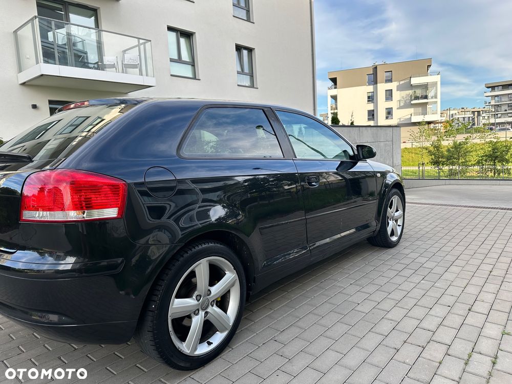 Audi A3 3-drzwiowe 2.0 FSI Attraction Tiptronic - 9