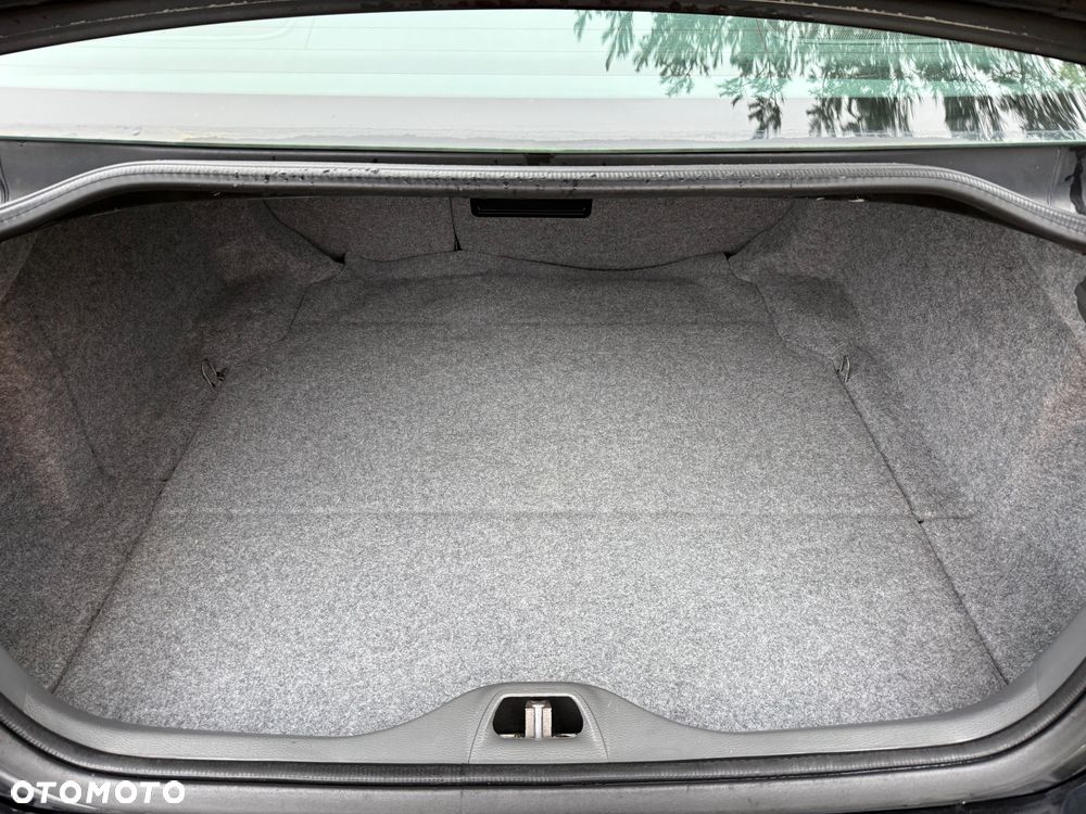 Volvo S60 2.4D Kinetic - 32