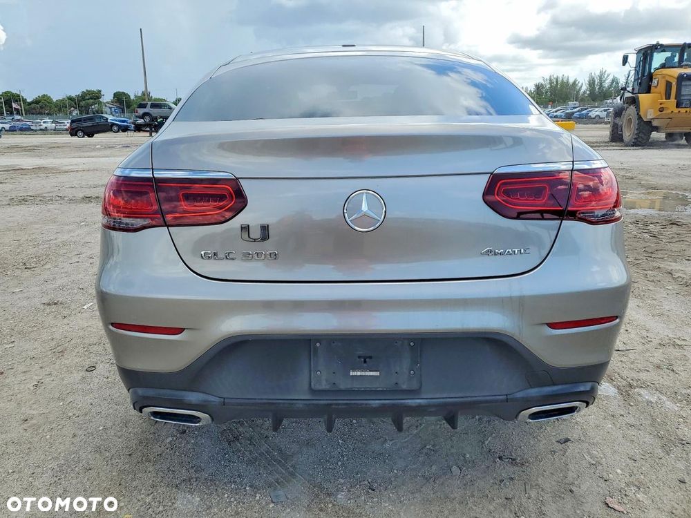 Mercedes-Benz GLC 300 4-Matic - 4