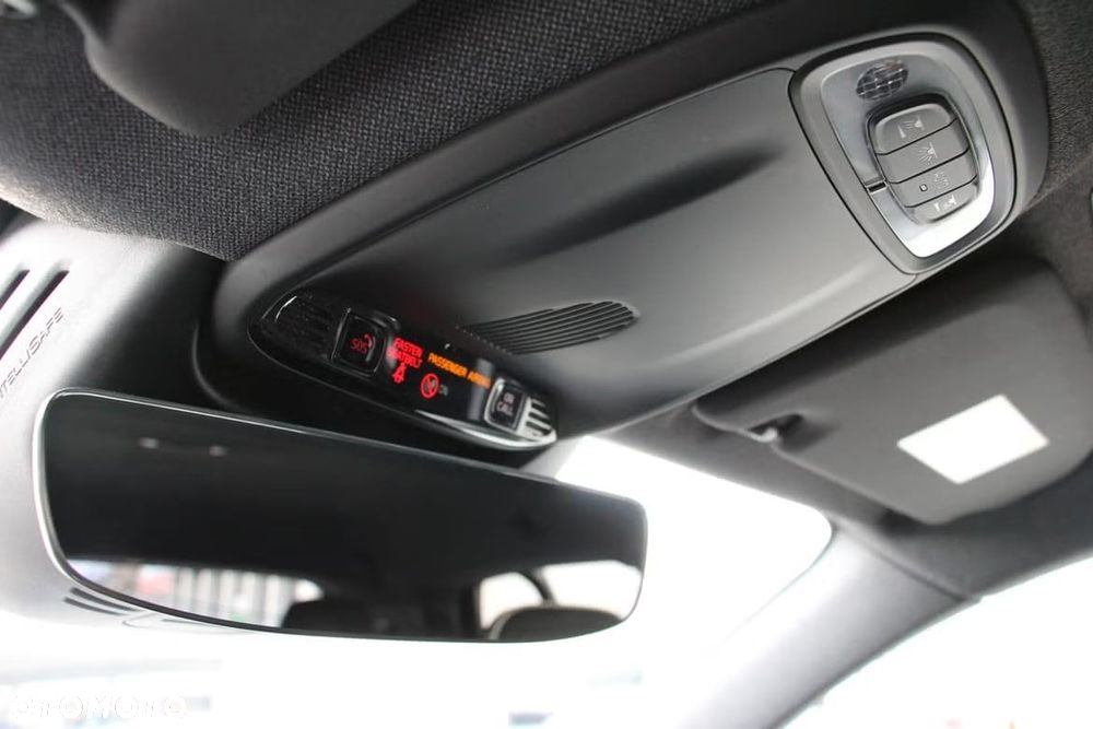 Volvo XC 40 D4 AWD Geartronic R-Design - 18