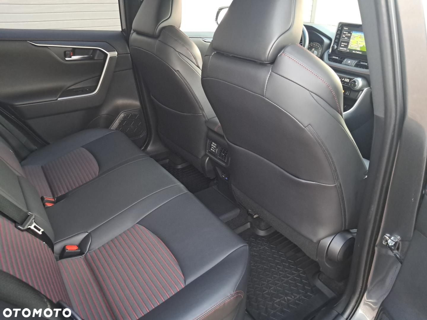 Toyota RAV4 - 10